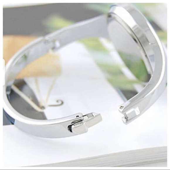 Chic Stylish Bangle Wristwatch - Picture 3 of 7